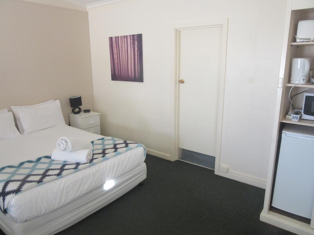 Abel Tasman Airport Motor Inn Launceston Bagian luar foto