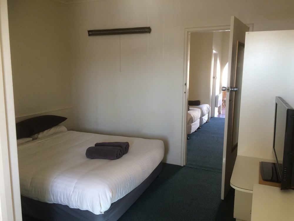 Abel Tasman Airport Motor Inn Launceston Bagian luar foto